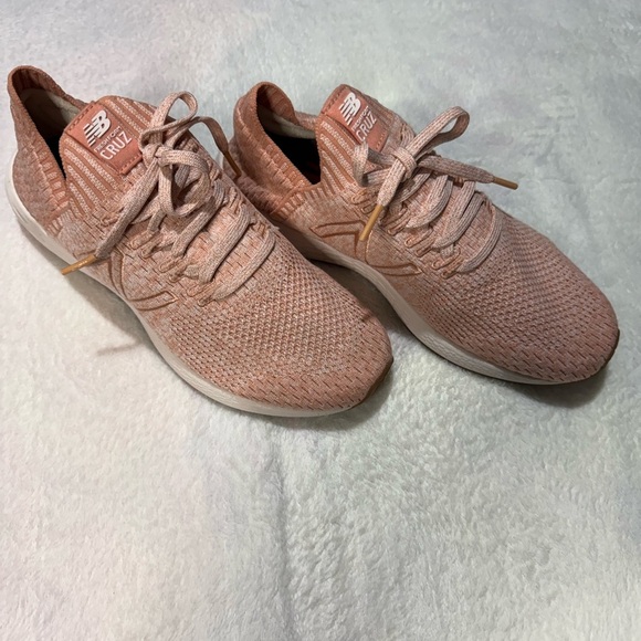 New Balance Orange Athletic Shoes with Modern Design - Picture 5 of 7